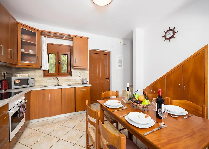 Aetos Βίλα Βασιλικάδες